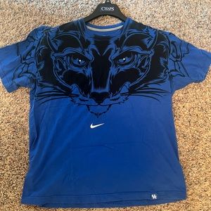 Nike University of Kentucky Wildcat Graphic Short Sleeve T Shirt
